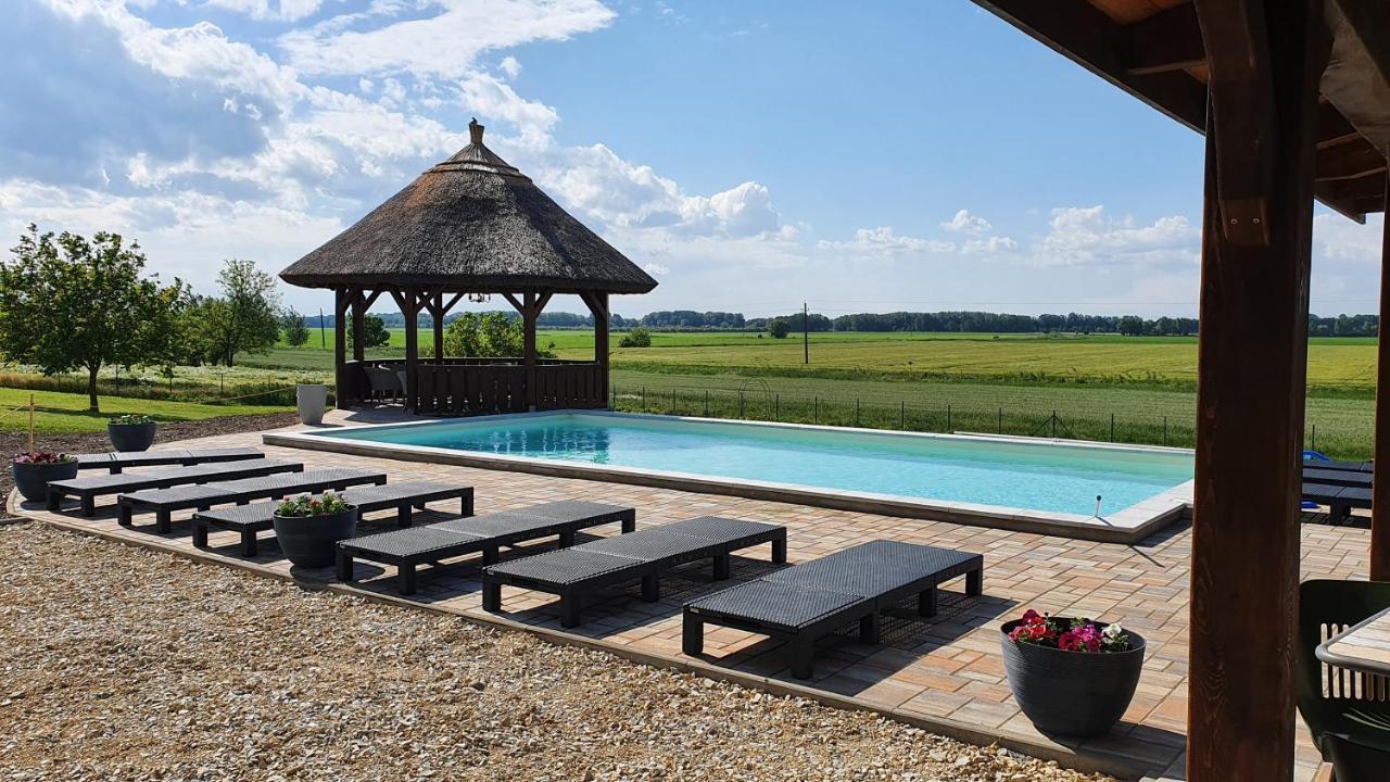 Tiszaszolos Tisza White House Bed & Breakfast エクステリア 写真