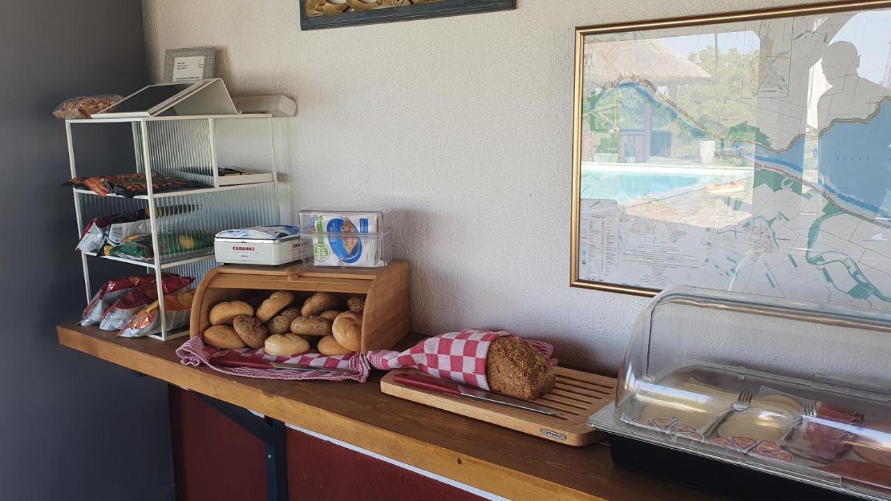 Tiszaszolos Tisza White House Bed & Breakfast エクステリア 写真